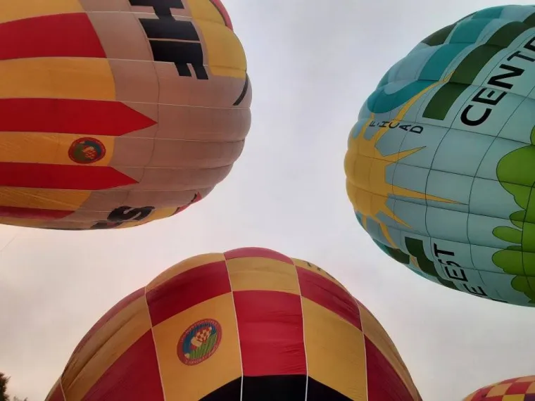 VOL EN MONTGOLFIÈRE POUR L'ÉQUIPE LARIUS FRANCE, Estrablin, Larius France